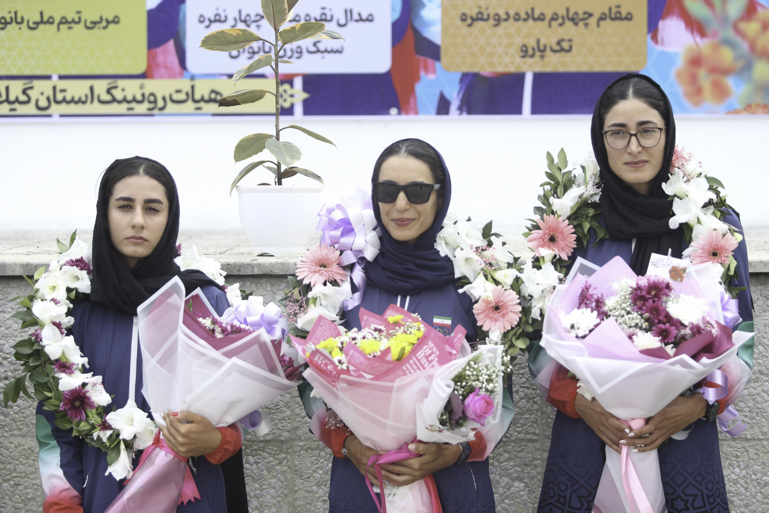 عکس: استقبال از مدال‌آوران بازیهای آسیایی در بندر انزلی