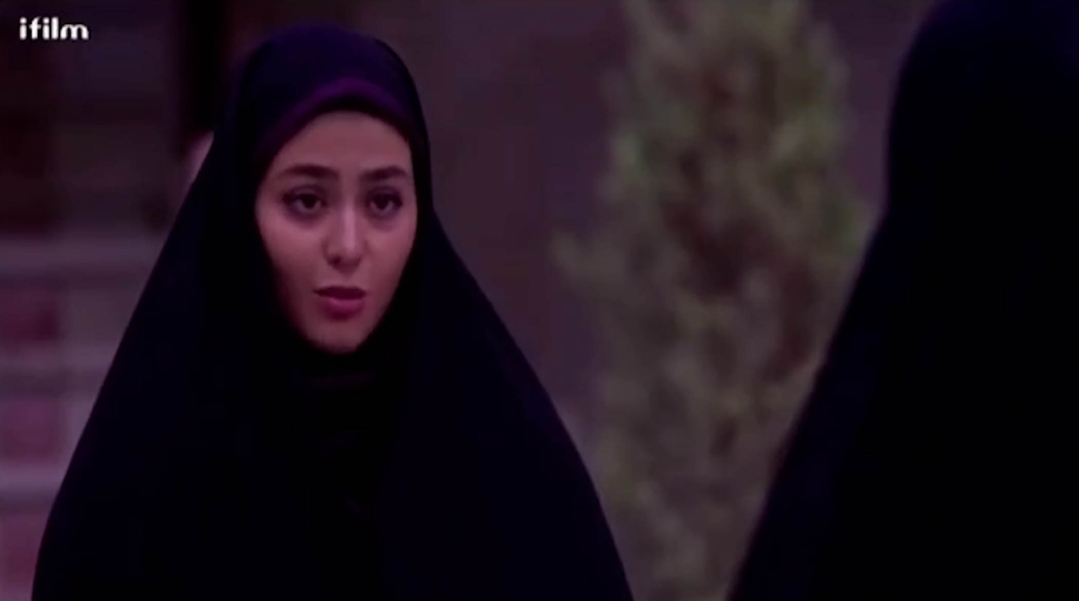 نسخه انگلیسی بازی ریحانه پارسا در سریال پرحاشیه