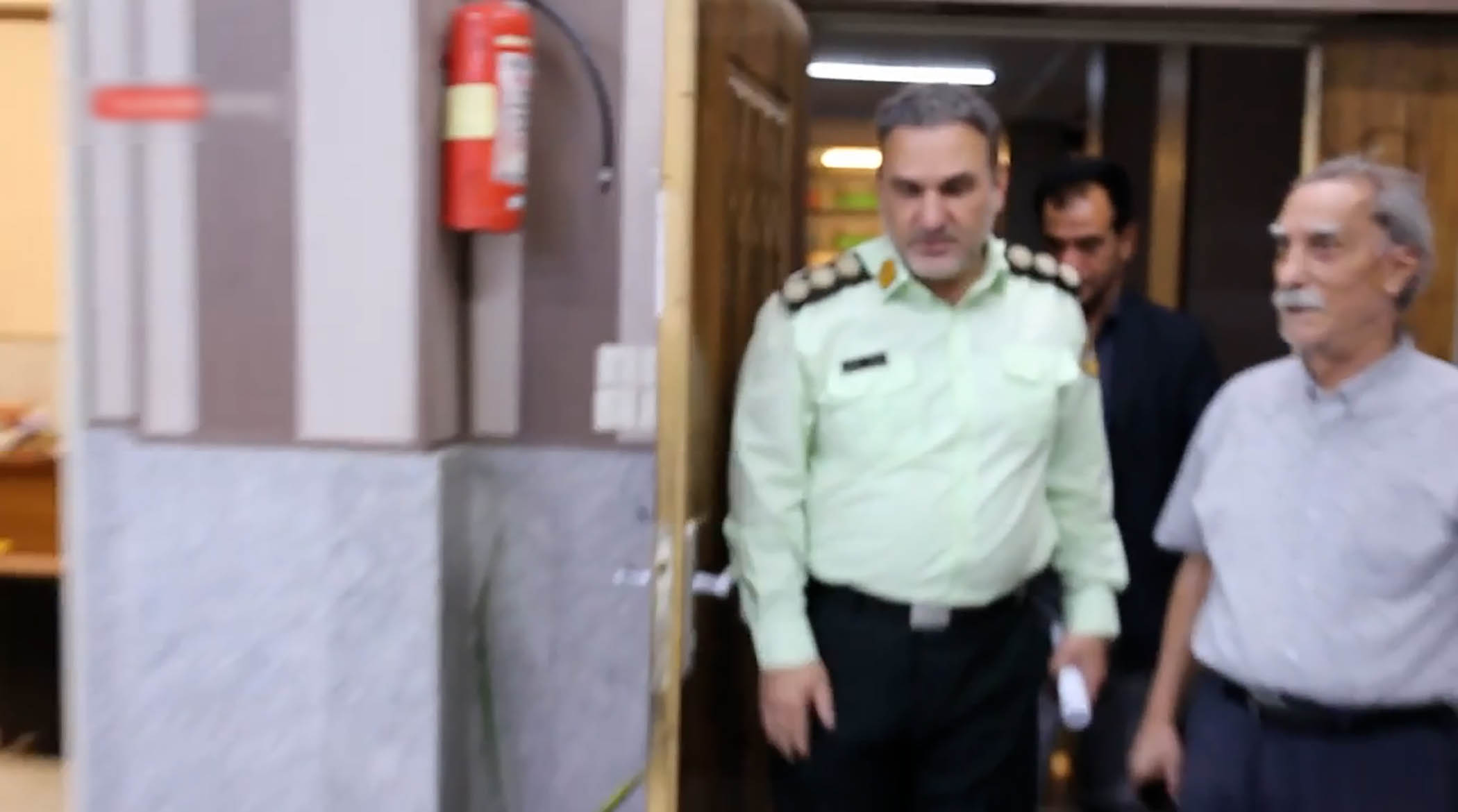 مواجهه سیاوش طهمورث با سارق موبایلش را ببینید