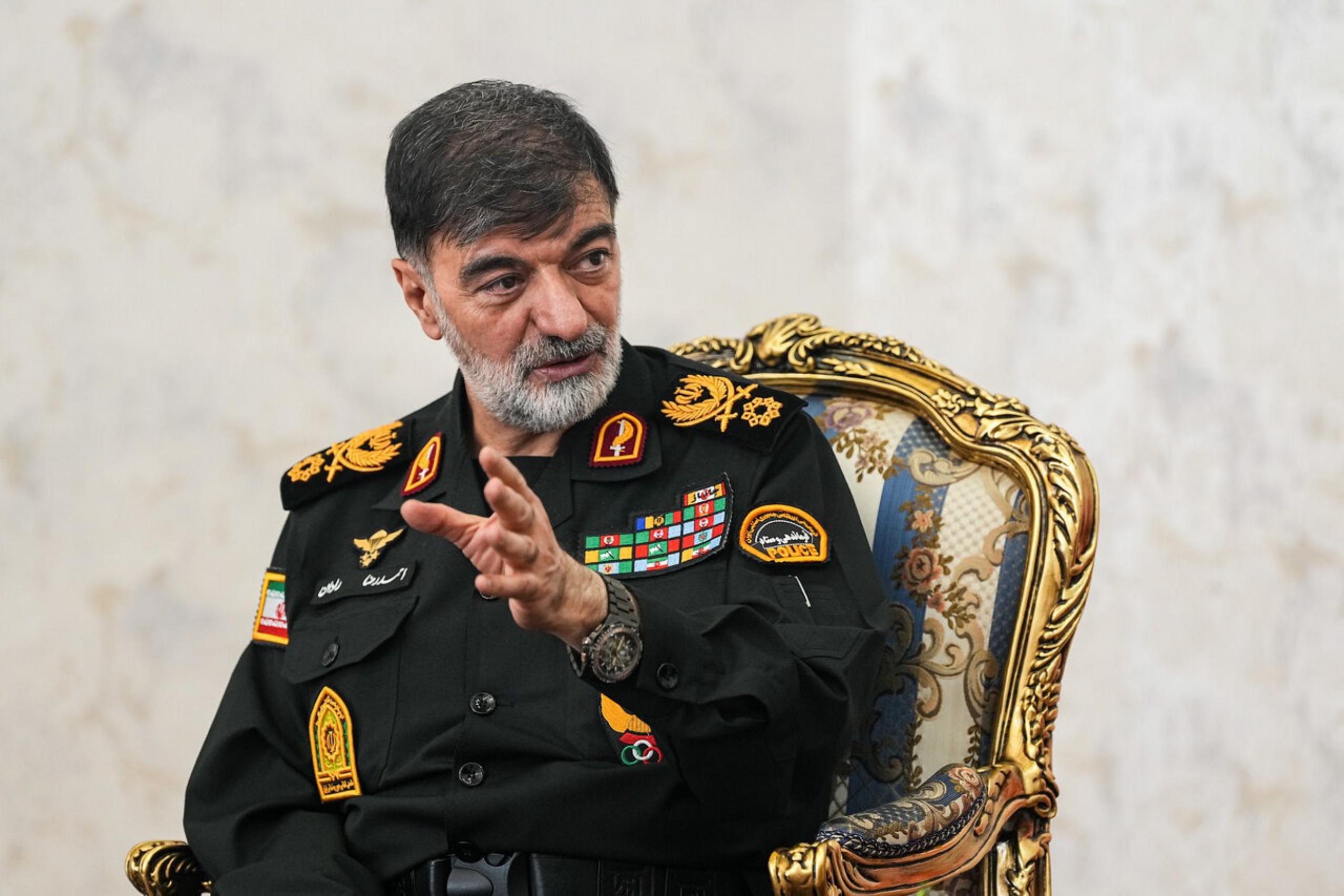 عکس: دیدار فرمانده انتظامی کشور با رئیس مجلس