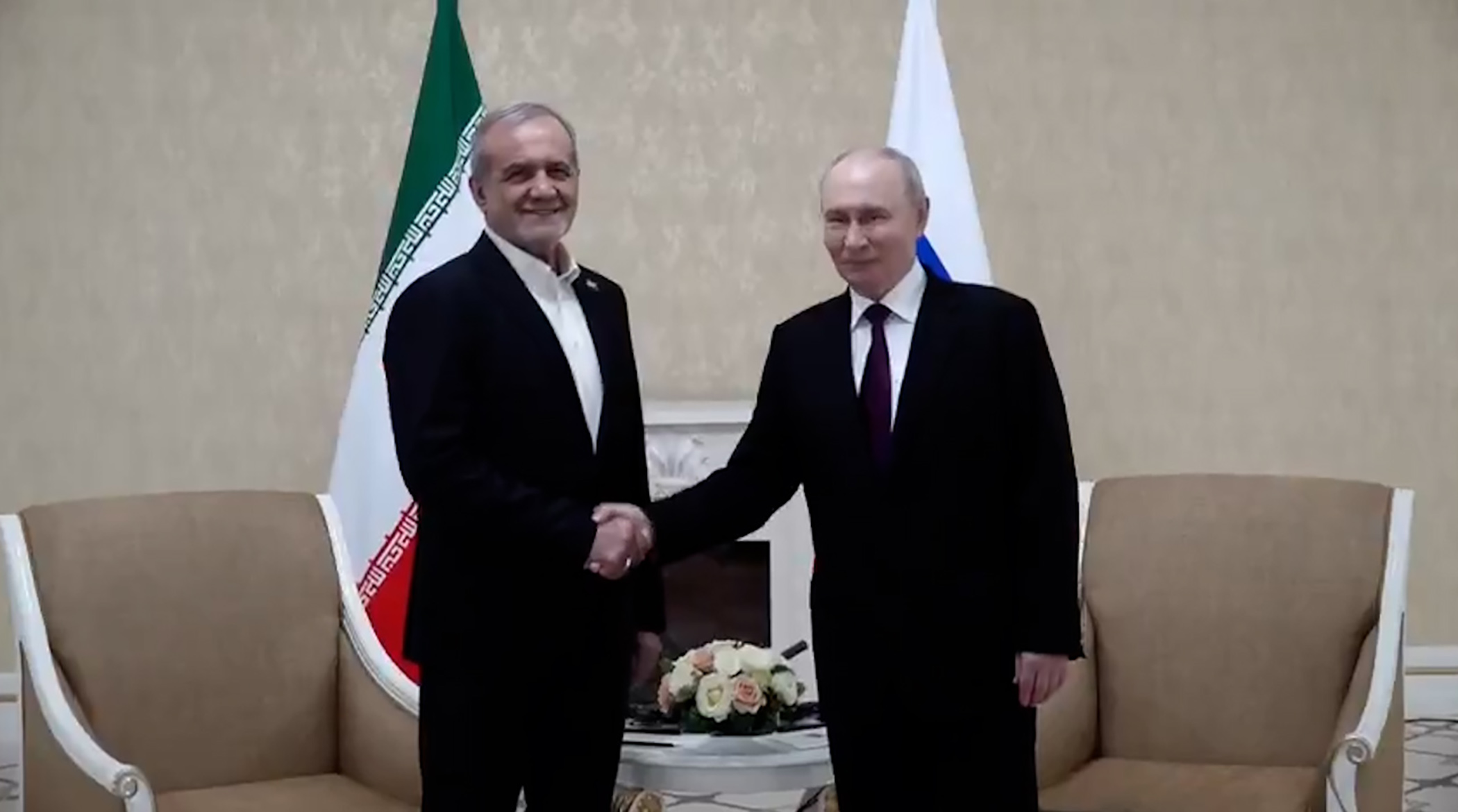 زبان بدن پوتین در دیدار با پزشکیان