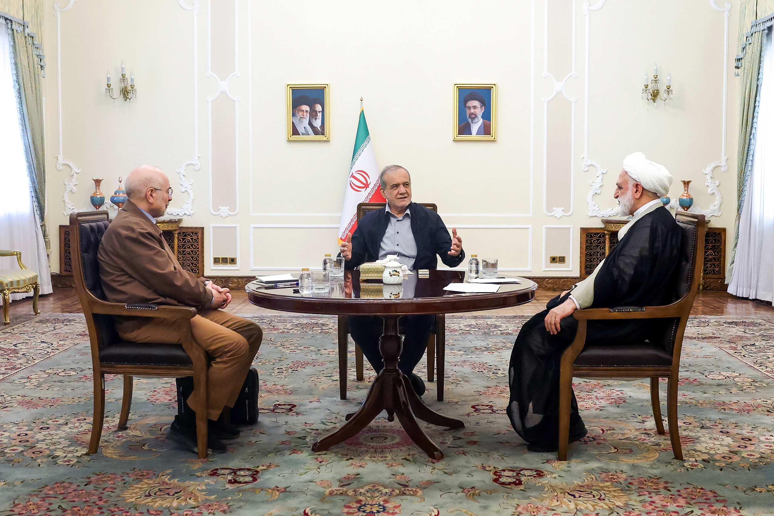 عکس: جلسه سران قوا