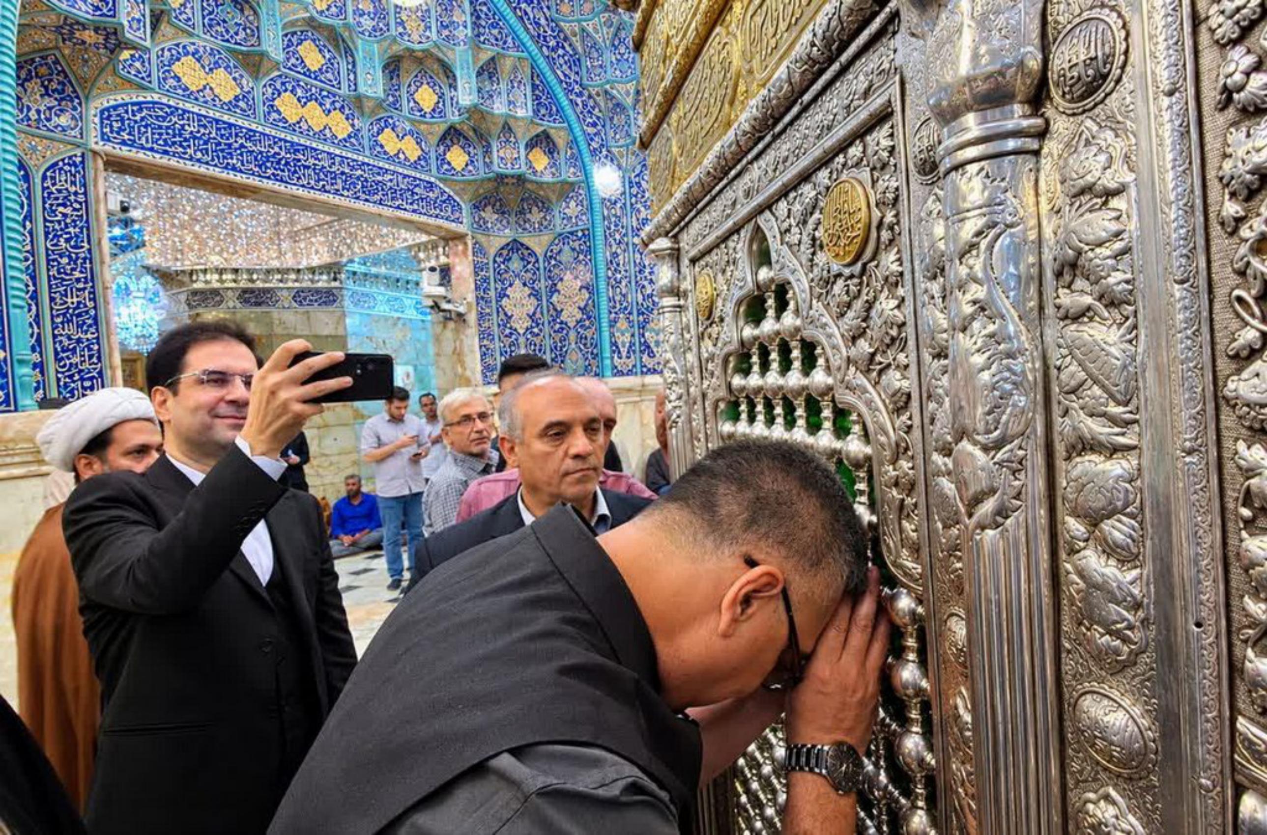 عکس: سفیر جدید هند در حرم حضرت معصومه (س)