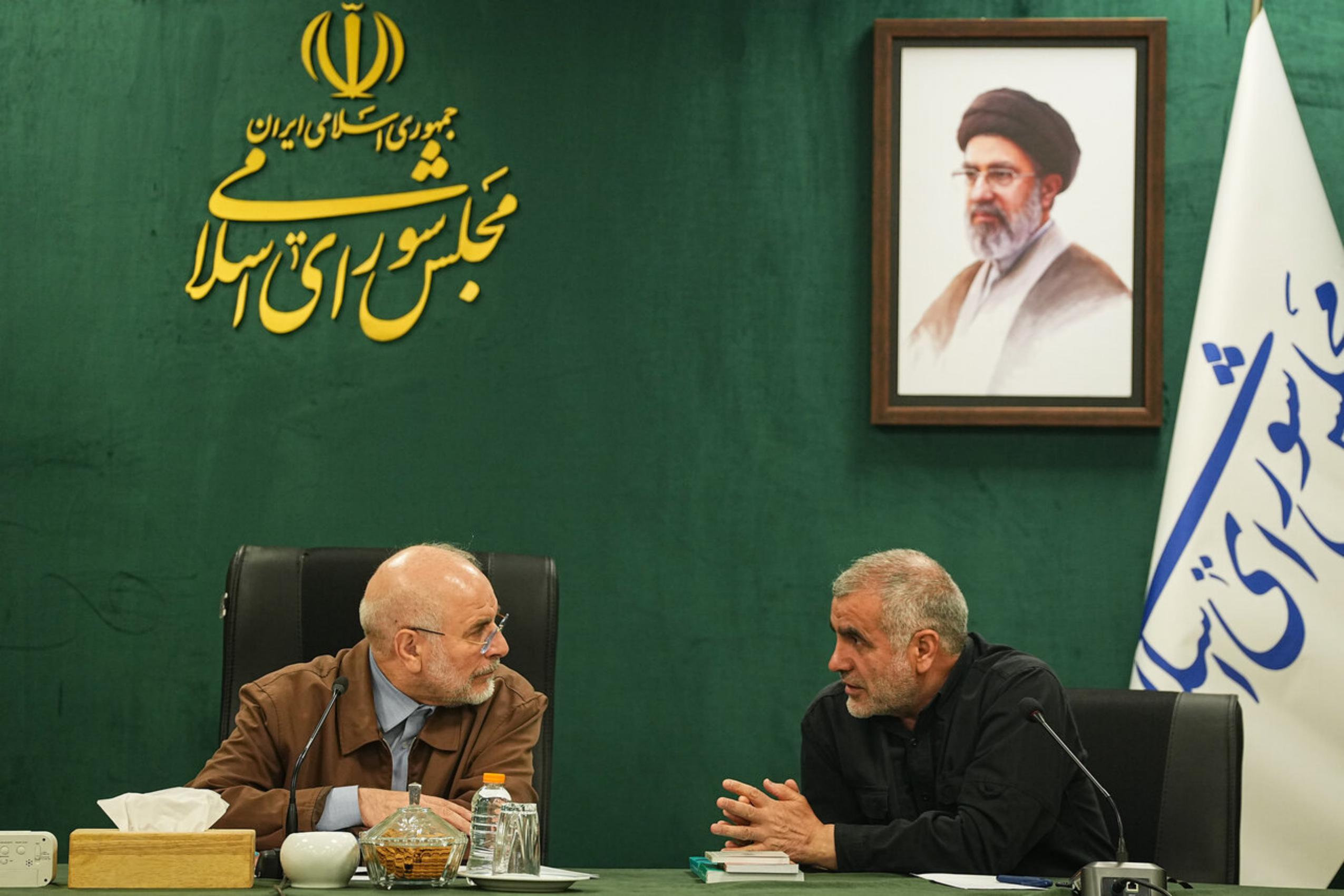 عکس: نشست رئیس مجلس با جمعی از وزرا