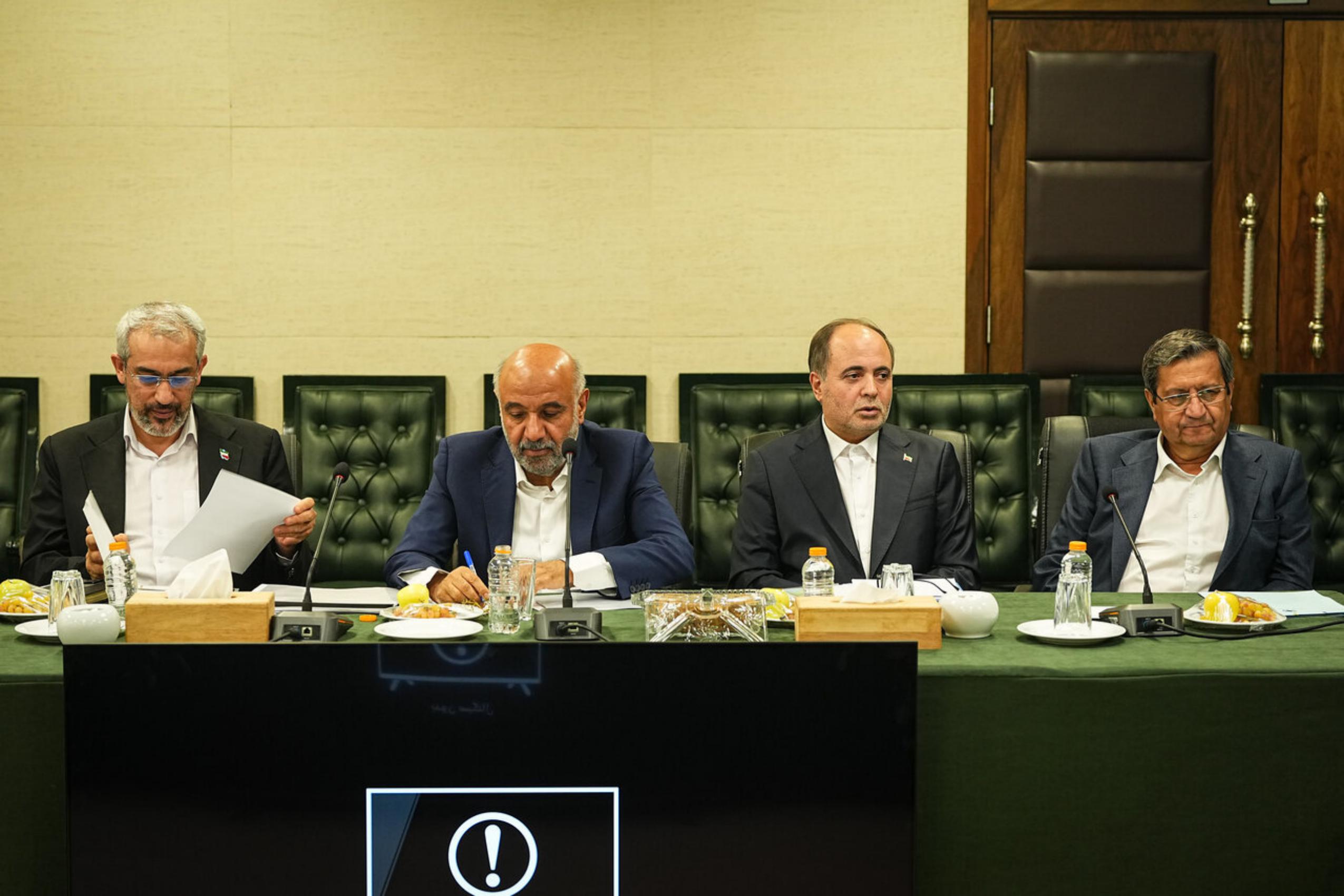 عکس: نشست رئیس مجلس با جمعی از وزرا