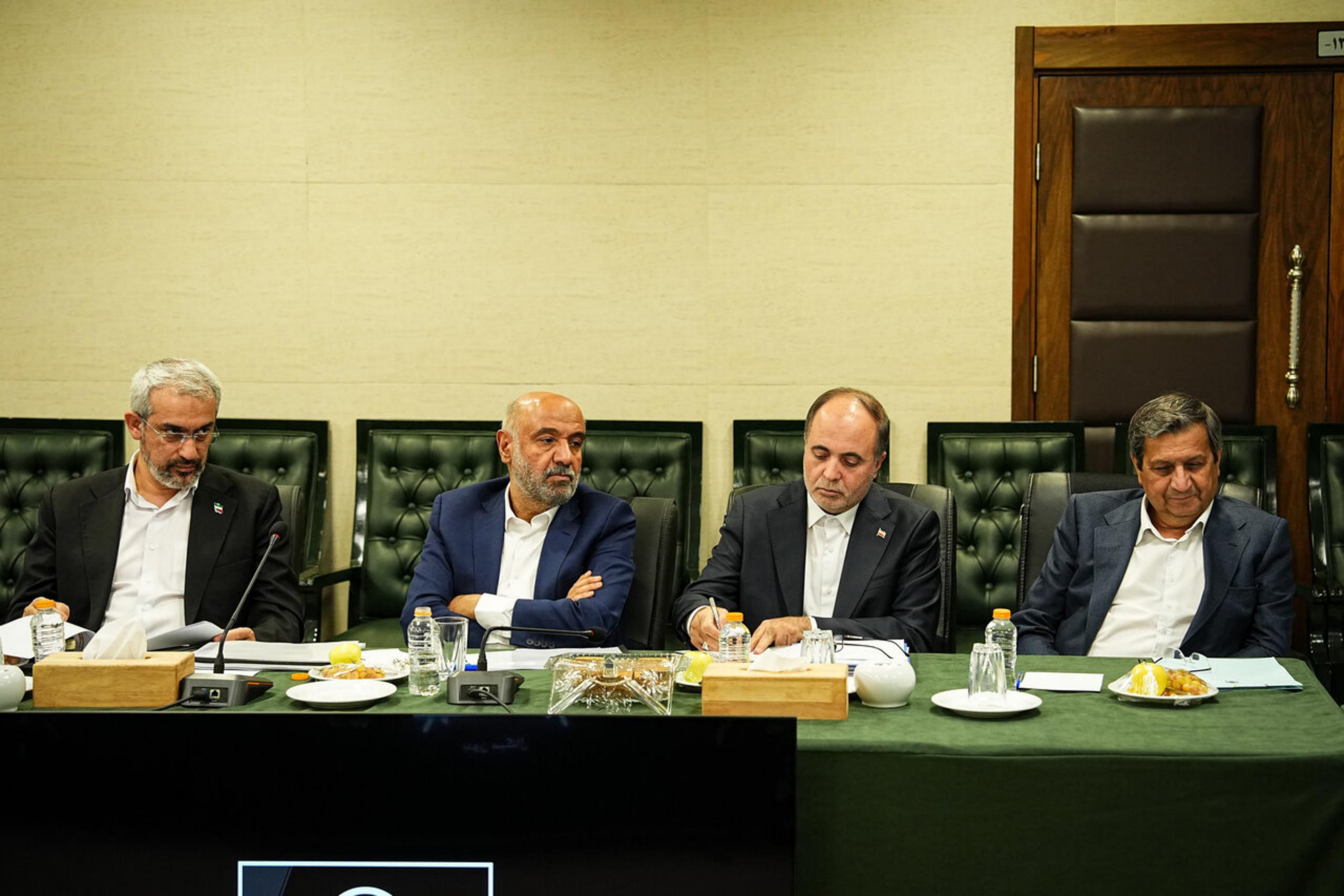 عکس: نشست رئیس مجلس با جمعی از وزرا