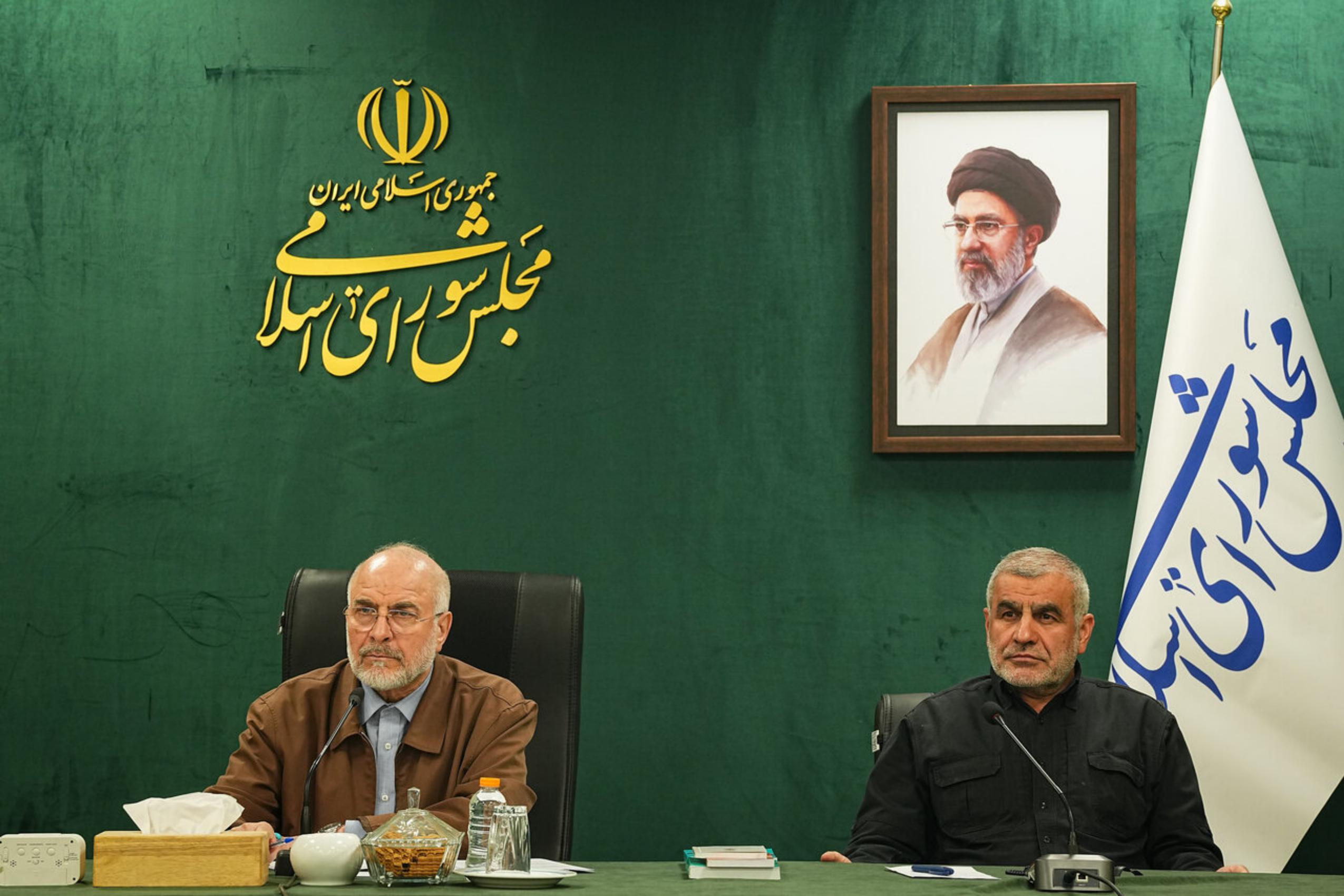 عکس: نشست رئیس مجلس با جمعی از وزرا