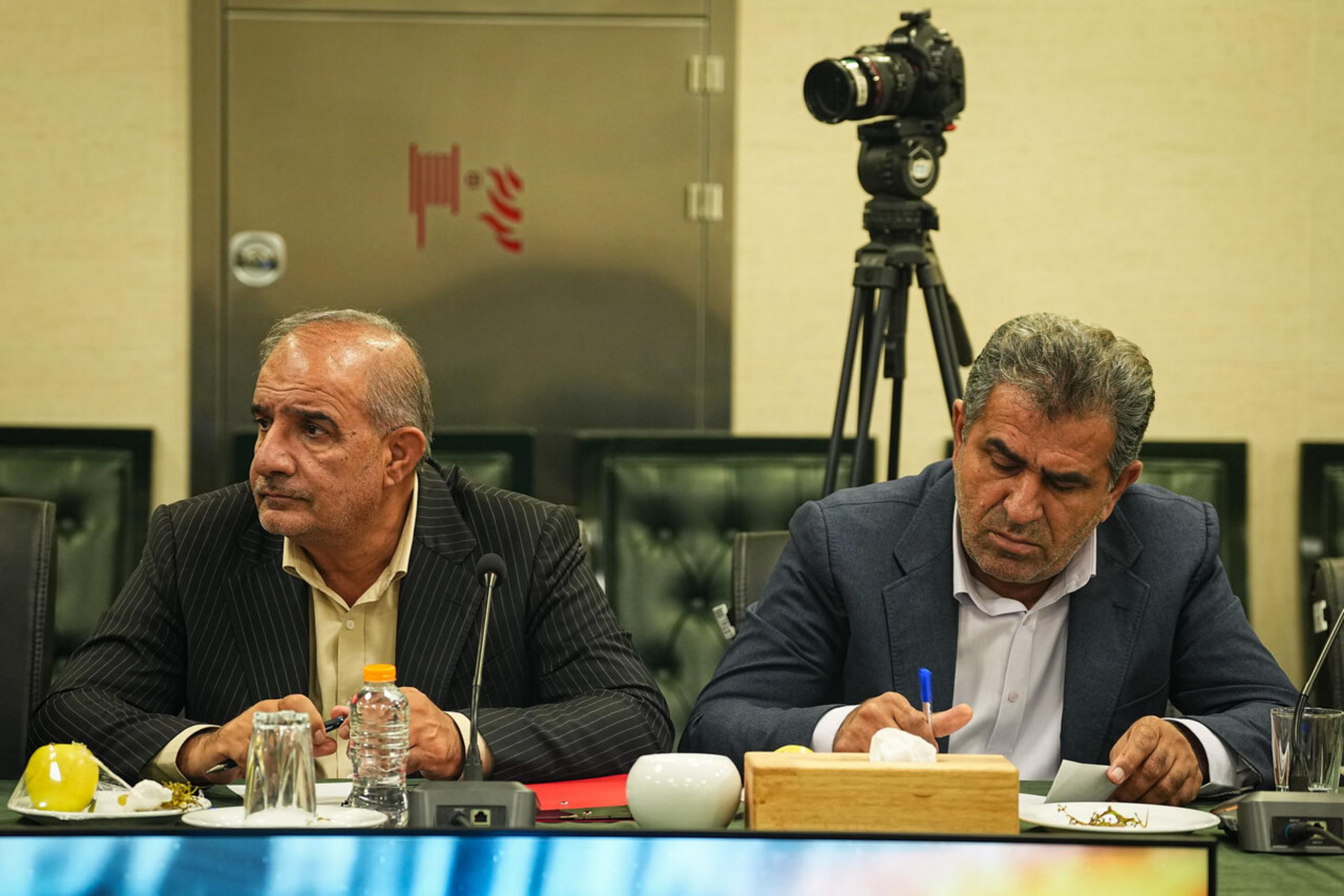 عکس: نشست رئیس مجلس با جمعی از وزرا