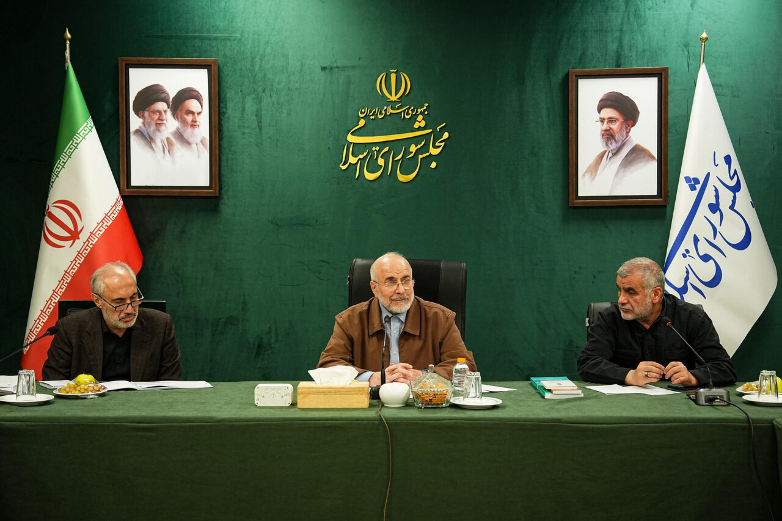 عکس: نشست رئیس مجلس با جمعی از وزرا
