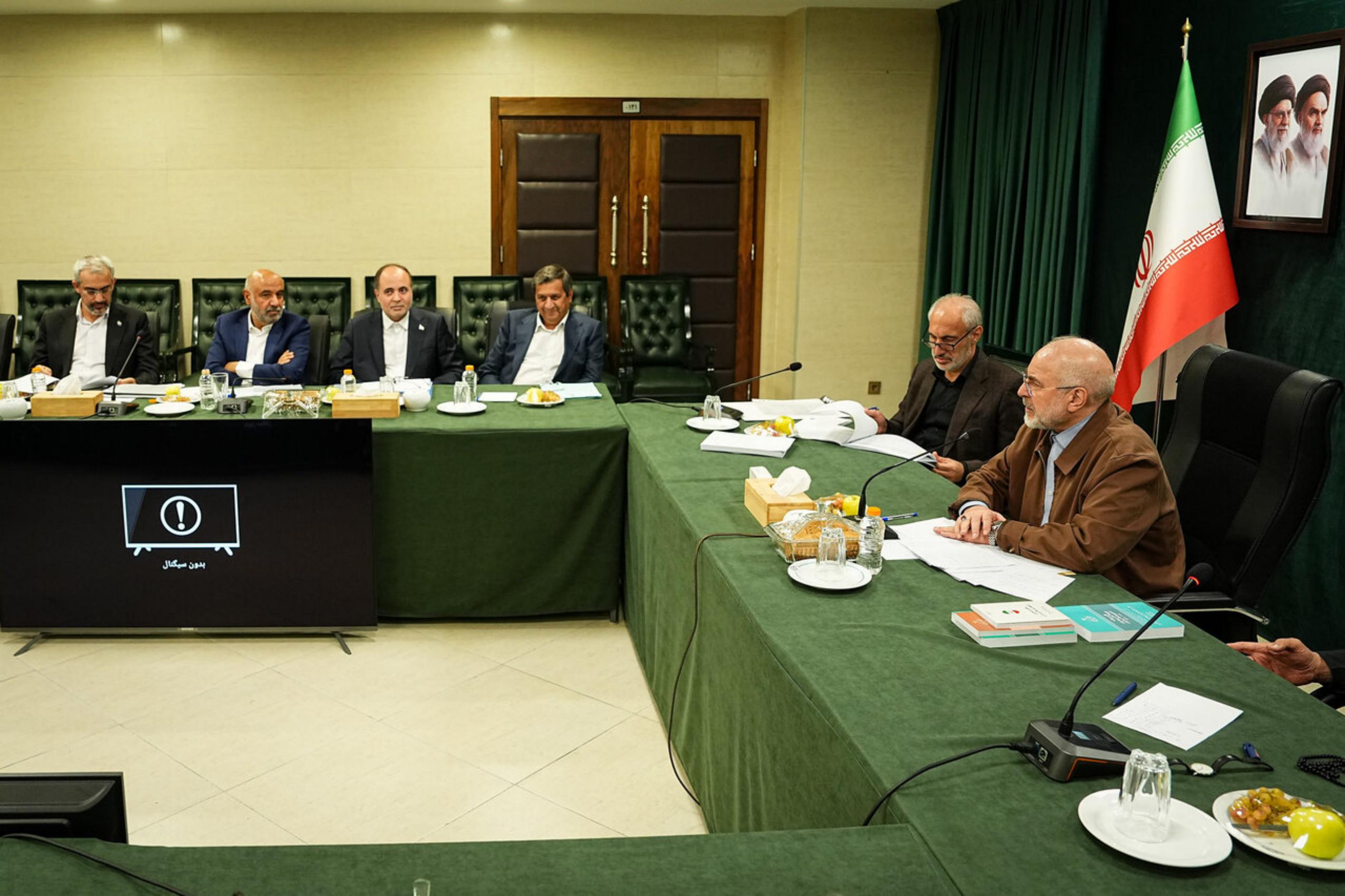 عکس: نشست رئیس مجلس با جمعی از وزرا
