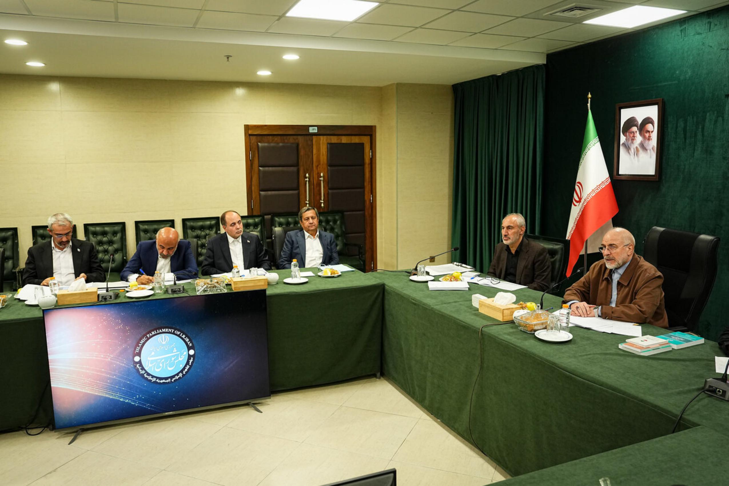 عکس: نشست رئیس مجلس با جمعی از وزرا