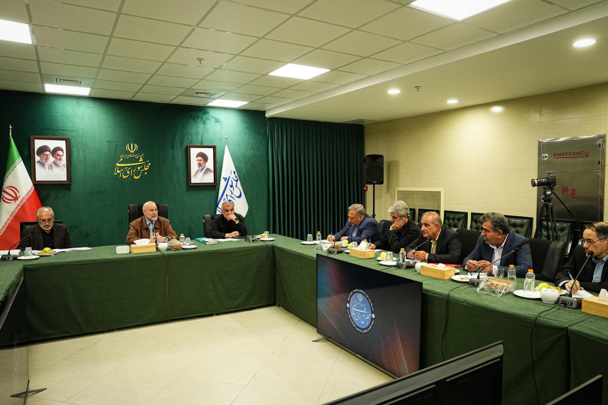 عکس: نشست رئیس مجلس با جمعی از وزرا