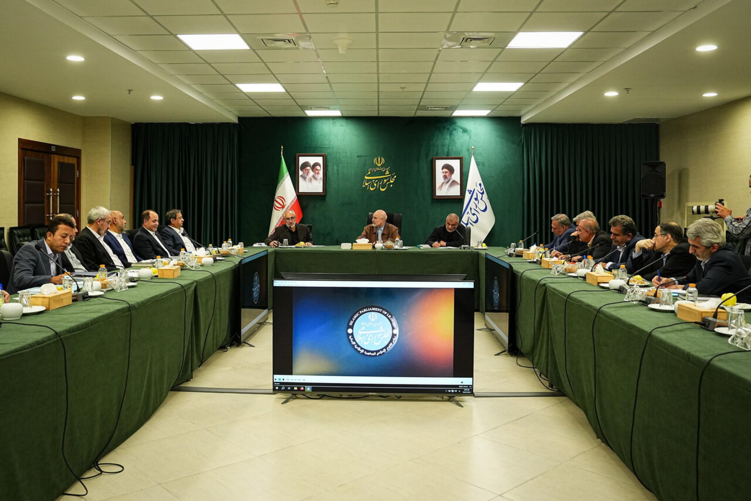 عکس: نشست رئیس مجلس با جمعی از وزرا