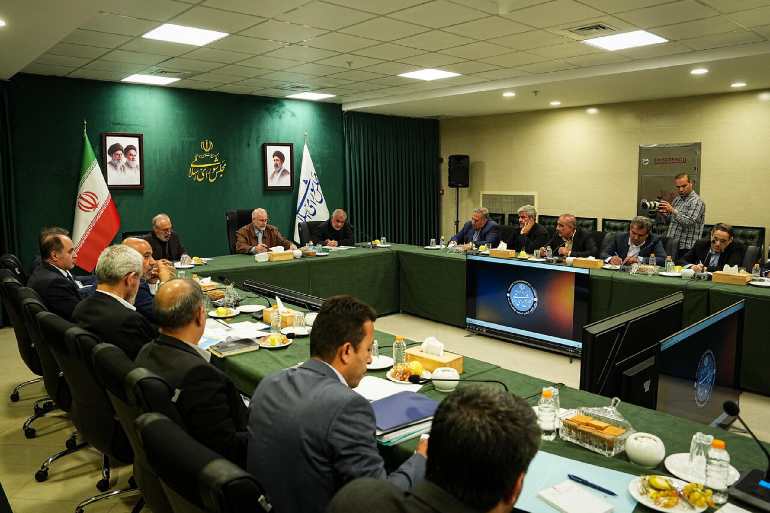 عکس: نشست رئیس مجلس با جمعی از وزرا