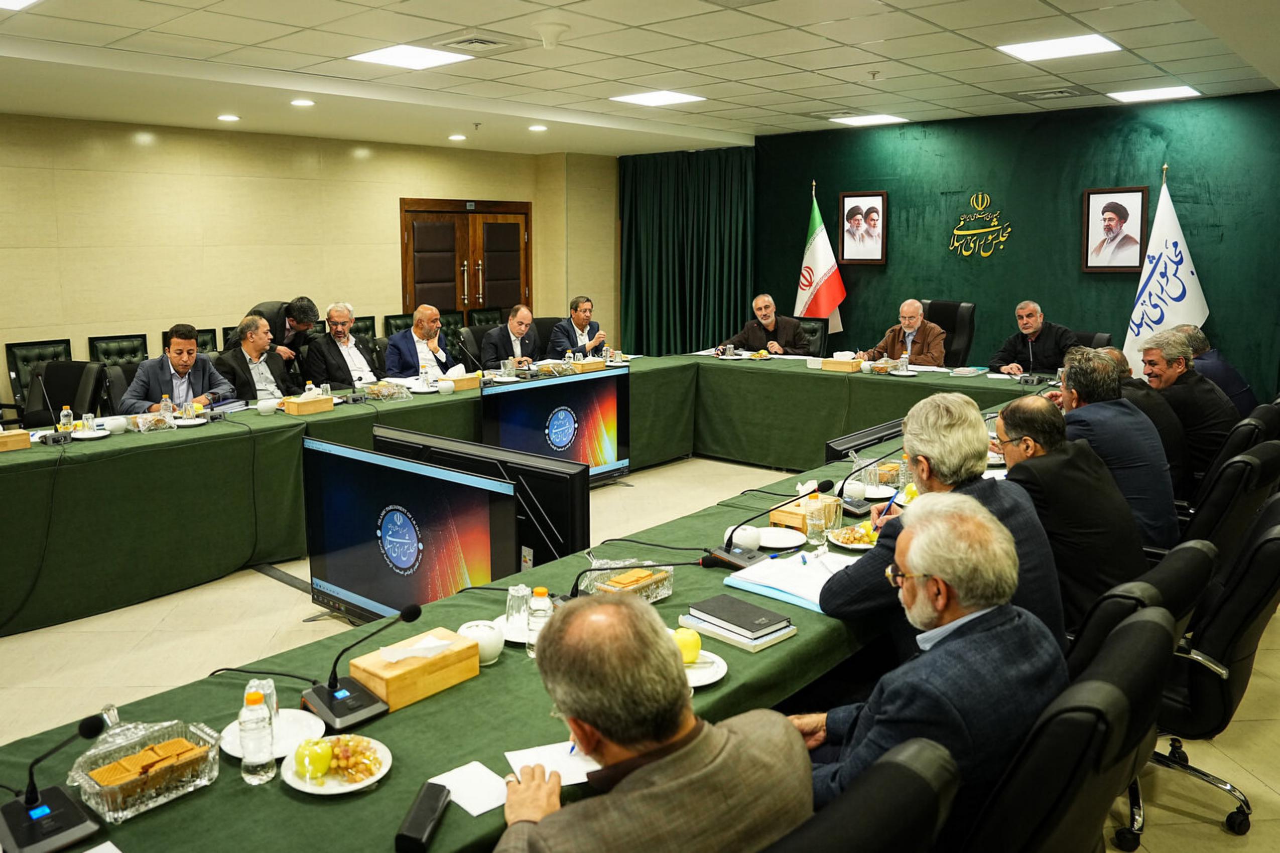 عکس: نشست رئیس مجلس با جمعی از وزرا