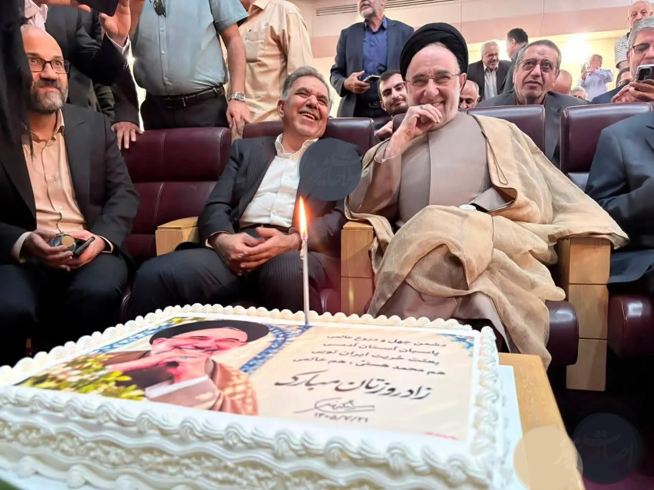 کیک تولد عجیب محمد خاتمی