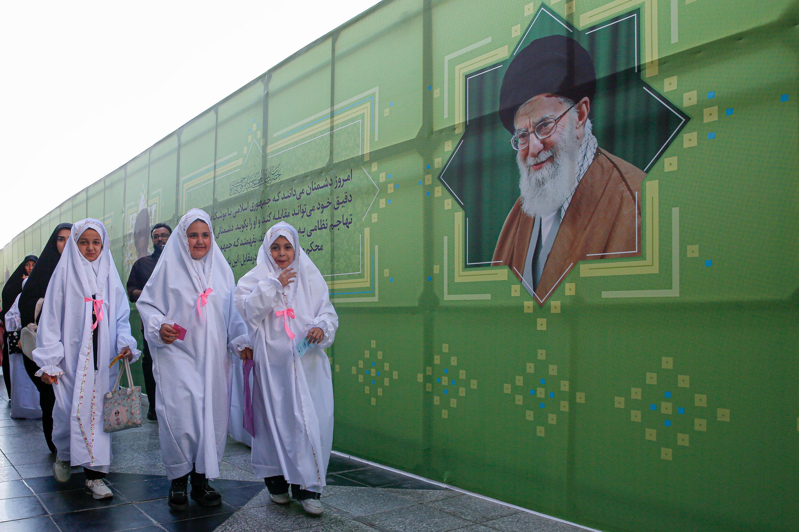 عکس: جشن تکلیف فرزندان دختر کارکنان آستان قدس رضوی