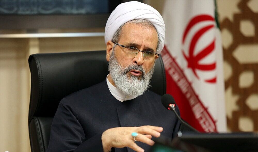 واکنش مدیر حوزه‌های علمیه به کشف حجاب اجباری در باکو