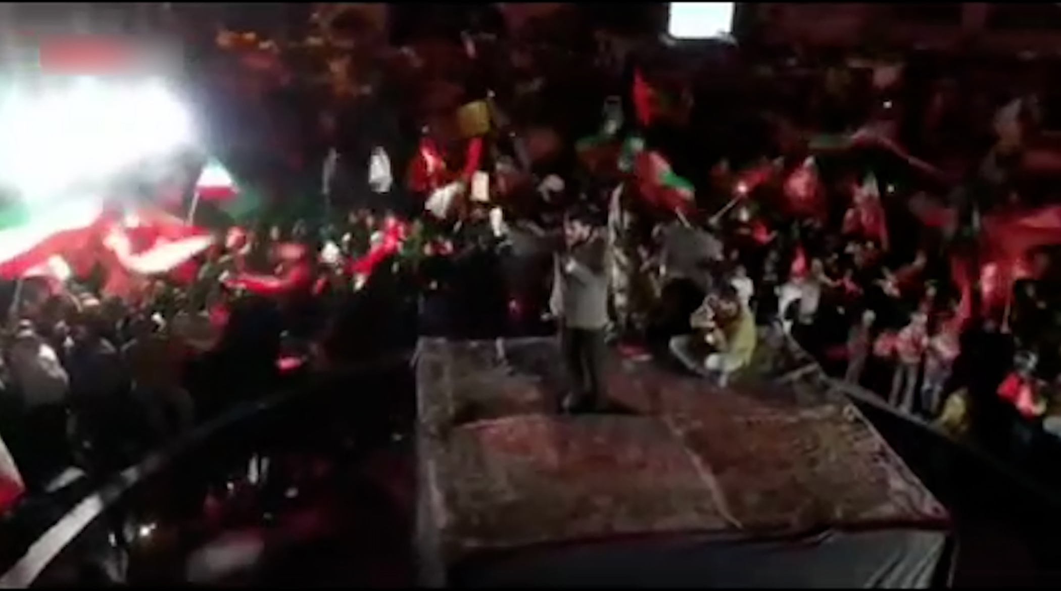 هرکس از خون آقای شهید ما بگذرد بی‌شرف است