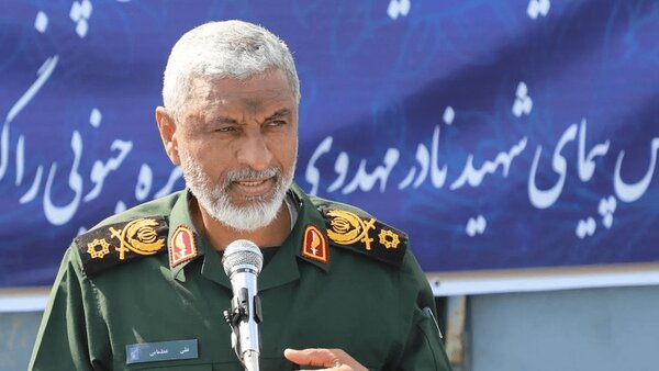 دیدار معنادار سردار عظمایی با خانواده شهدای تنگه‌هرمز